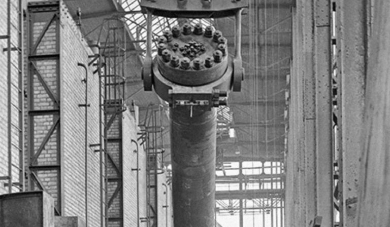 First ammonia reactor from BASF during assembly at the factory Oppau