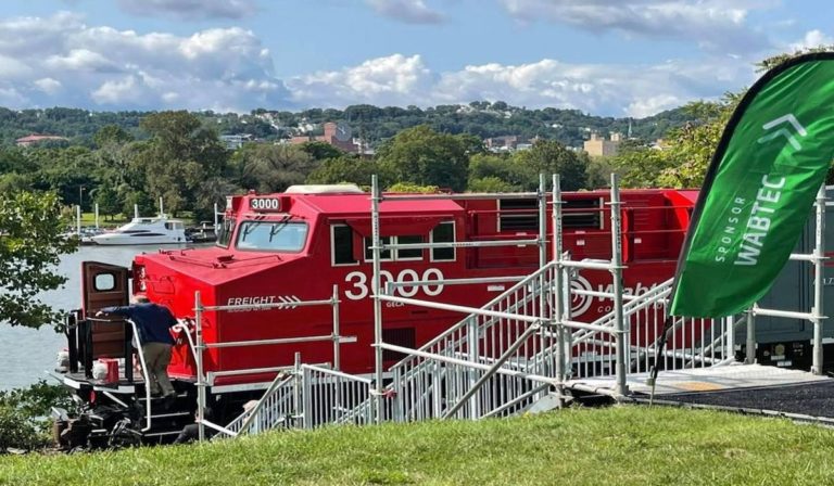 Battery-powered freight train