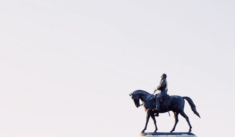 Robert E. Lee statue