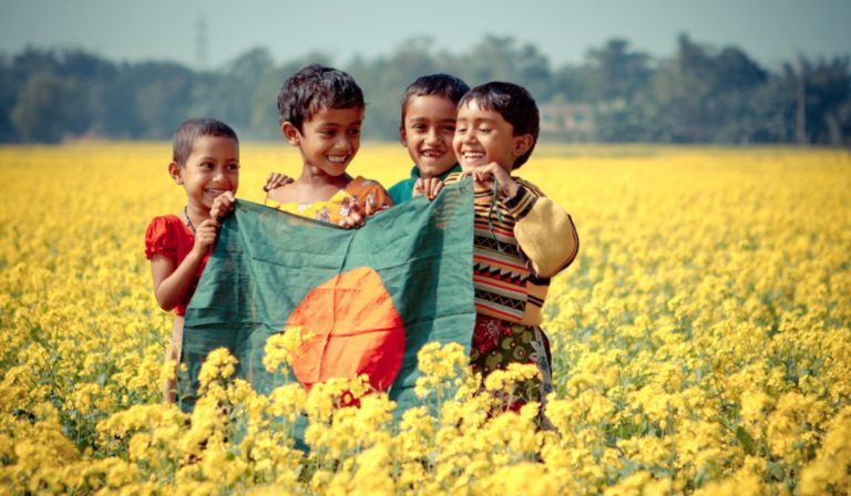 Children holding the flag of Bangladesh