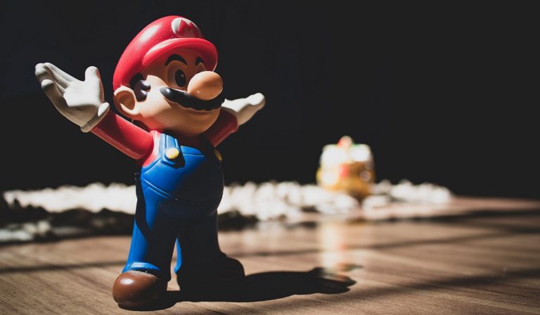 Super Mario figurine