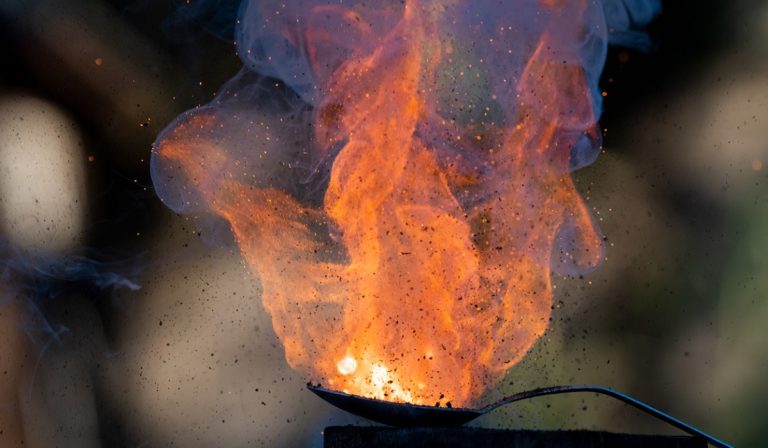 Flame explosion of Cracker gunpowder
