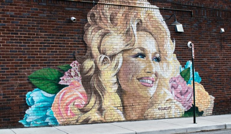 Dolly Parton mural