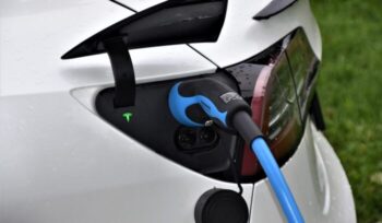 Electric car charging|India street