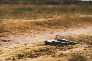 Gun on the ground|kony xyzx unsplash