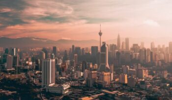 Kuala Lumpur skyline|ishan seefromthesky U sSfBV gM unsplash