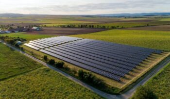 Solar farm in a green field|jadon kelly Y LPhF giI unsplash