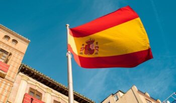 Spanish flag|florian wehde unsplash