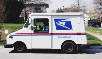 USPS mail truck|rhodi alers de lopez unsplash